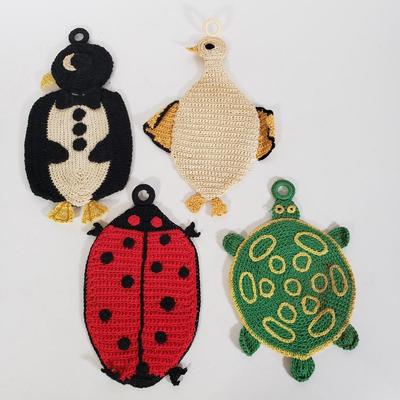LOT 148L: Vintage Crocheted Trivets, Pot Holders, Doilies Tableware Set Hand Made