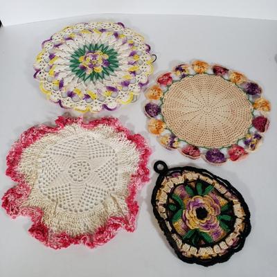 LOT 148L: Vintage Crocheted Trivets, Pot Holders, Doilies Tableware Set Hand Made