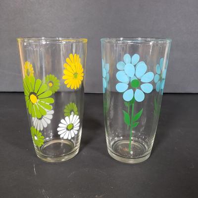 LOT 149P: Vintage Floral Glasses, Juicers, Choppers & More
