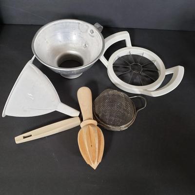 LOT 149P: Vintage Floral Glasses, Juicers, Choppers & More