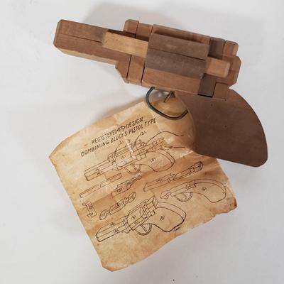 LOT 150L: Vintage Toy Guns & Accessories with 1960s Gun Sport Magazines