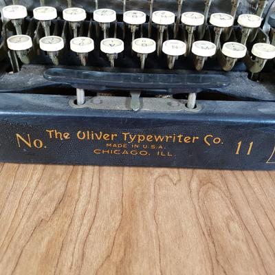 LOT 155P: Antique Oliver Typewriter RARE No 11 with Batwing Design