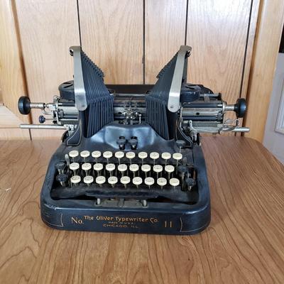 LOT 155P: Antique Oliver Typewriter RARE No 11 with Batwing Design