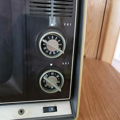 LOT 156P: Vintage Panasonic Speed-O-Vision Television