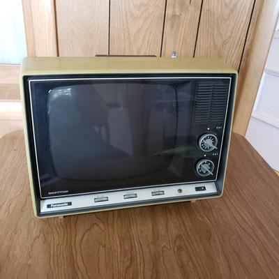 LOT 156P: Vintage Panasonic Speed-O-Vision Television