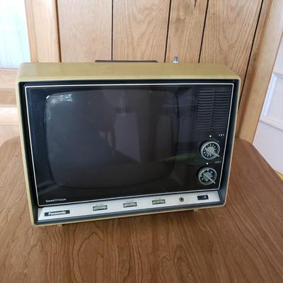 LOT 156P: Vintage Panasonic Speed-O-Vision Television