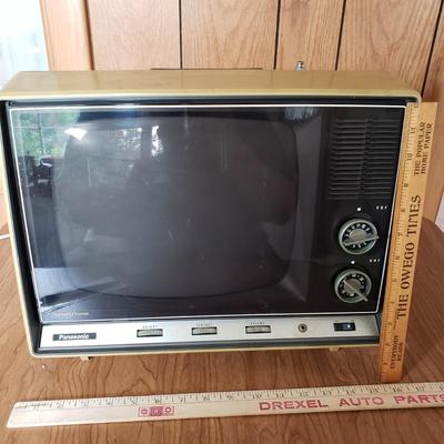 LOT 156P: Vintage Panasonic Speed-O-Vision Television
