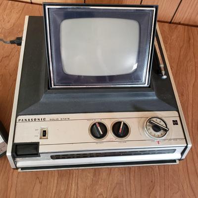 LOT 159P: Vintage Panasonic Solid State Portable TV/Radio with Original Packaging