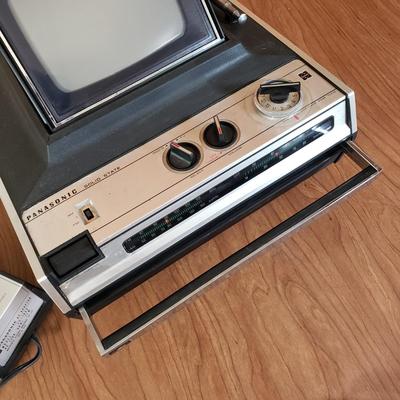 LOT 159P: Vintage Panasonic Solid State Portable TV/Radio with Original Packaging