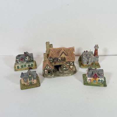 LOT 167K: Miniature House Ceramic Ornaments & David Winter Cottage 1983 The Bothy