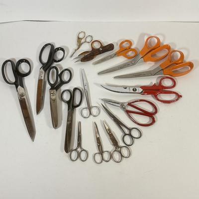 LOT 169K: Collection of Craft & Household Scissors: Fiskars, Marks, Wiss