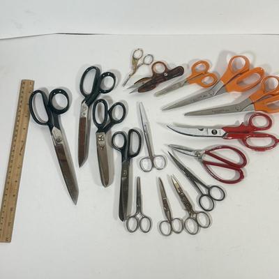 LOT 169K: Collection of Craft & Household Scissors: Fiskars, Marks, Wiss