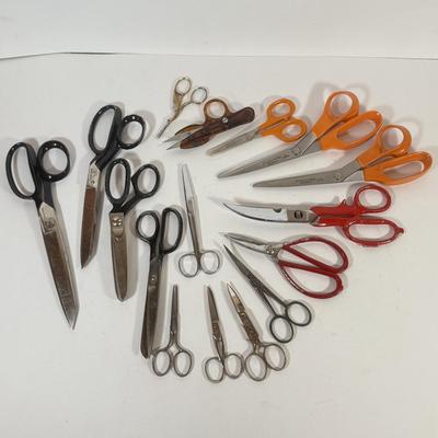 LOT 169K: Collection of Craft & Household Scissors: Fiskars, Marks, Wiss