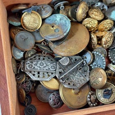 LOT 175K: Antique & Vintage Metal Buttons
