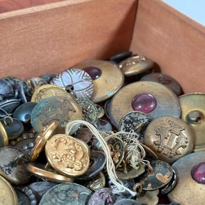 LOT 175K: Antique & Vintage Metal Buttons