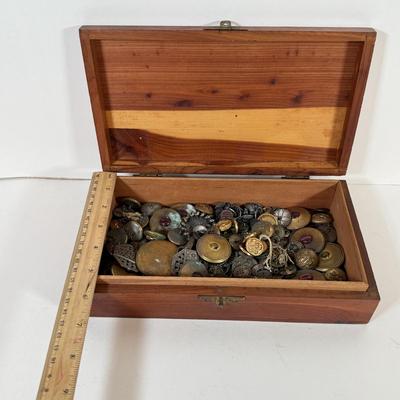 LOT 175K: Antique & Vintage Metal Buttons