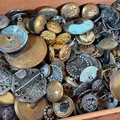 LOT 175K: Antique & Vintage Metal Buttons