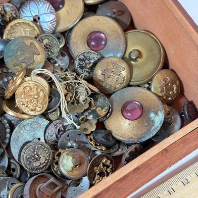 LOT 175K: Antique & Vintage Metal Buttons