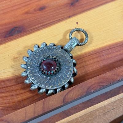 LOT 175K: Antique & Vintage Metal Buttons