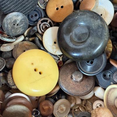 LOT 176K: Variety of Vintage Buttons in Vintage Wooden Box