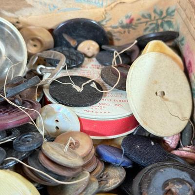 LOT 176K: Variety of Vintage Buttons in Vintage Wooden Box