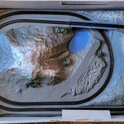 LOT 183L: Vintage Revell Fully Assembled N-Gauge MicroTrain 'Rocky Mountain' Decorated Layout Toy in Orignal Box