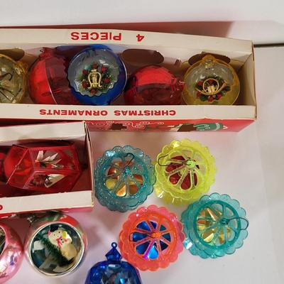 LOT 192L: Assorted Vintage Holiday Ornament Decorations