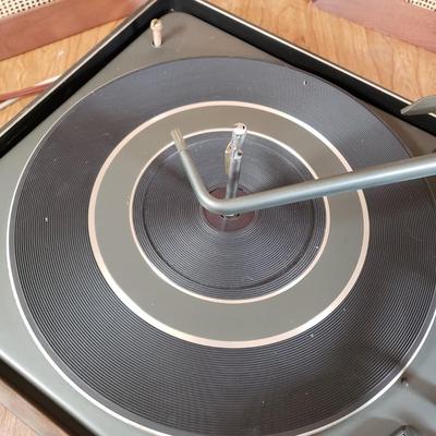 LOT 203L: Garrard England Turntable with Radio Craftsmen Speakers