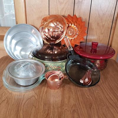LOT 204L: Vintage Pyrex, Copper Bundt Mold Pans, Aluminum Cake Pans New in Box & More