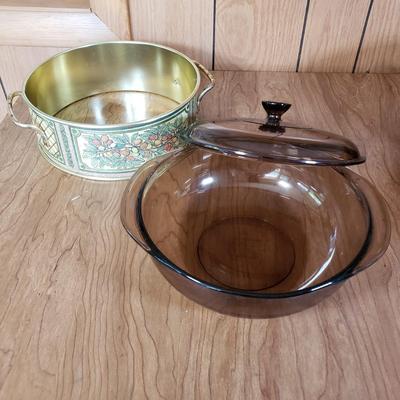LOT 204L: Vintage Pyrex, Copper Bundt Mold Pans, Aluminum Cake Pans New in Box & More
