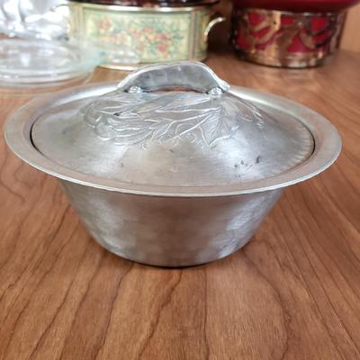 LOT 204L: Vintage Pyrex, Copper Bundt Mold Pans, Aluminum Cake Pans New in Box & More
