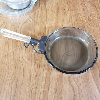 LOT 204L: Vintage Pyrex, Copper Bundt Mold Pans, Aluminum Cake Pans New in Box & More