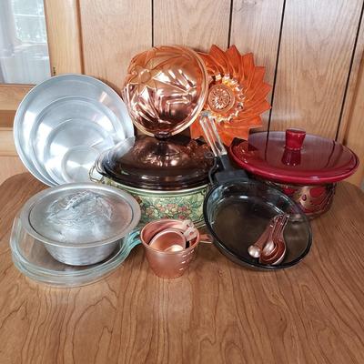 LOT 204L: Vintage Pyrex, Copper Bundt Mold Pans, Aluminum Cake Pans New in Box & More