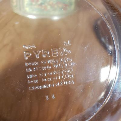 LOT 204L: Vintage Pyrex, Copper Bundt Mold Pans, Aluminum Cake Pans New in Box & More