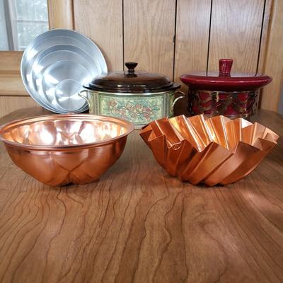 LOT 204L: Vintage Pyrex, Copper Bundt Mold Pans, Aluminum Cake Pans New in Box & More