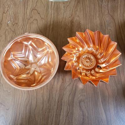 LOT 204L: Vintage Pyrex, Copper Bundt Mold Pans, Aluminum Cake Pans New in Box & More