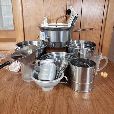 LOT 205L: Vintage Bakeware; Aluminum Bowls, Sifters, Measuring Cups & More