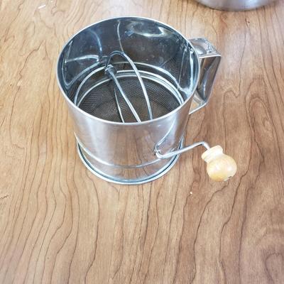 LOT 205L: Vintage Bakeware; Aluminum Bowls, Sifters, Measuring Cups & More