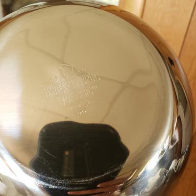 LOT 205L: Vintage Bakeware; Aluminum Bowls, Sifters, Measuring Cups & More