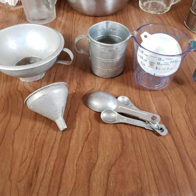 LOT 205L: Vintage Bakeware; Aluminum Bowls, Sifters, Measuring Cups & More