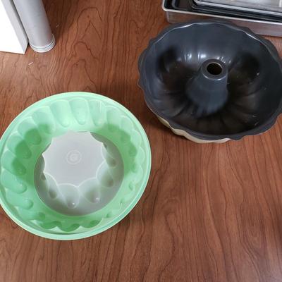 LOT 206L: Vintage Baking Lot; Tupperware, Aluminum, Cookie Cutter New in Box & More