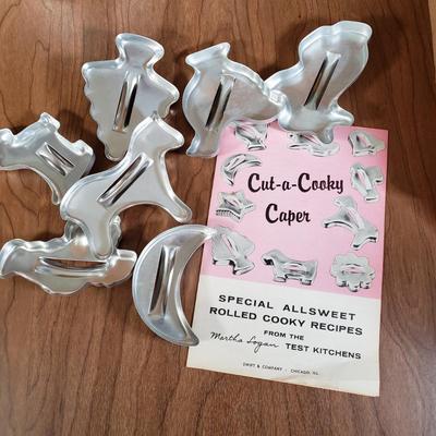 LOT 206L: Vintage Baking Lot; Tupperware, Aluminum, Cookie Cutter New in Box & More