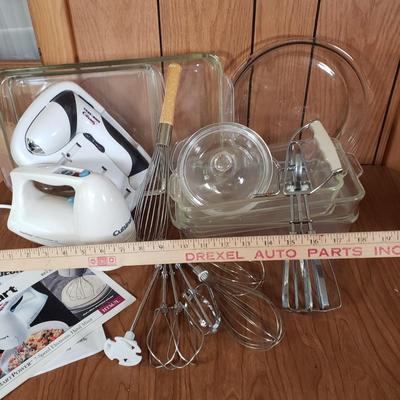 LOT 207L: Vintage Pyrex Bakeware, Cuisinart, Black & Decker and More