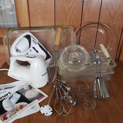 LOT 207L: Vintage Pyrex Bakeware, Cuisinart, Black & Decker and More