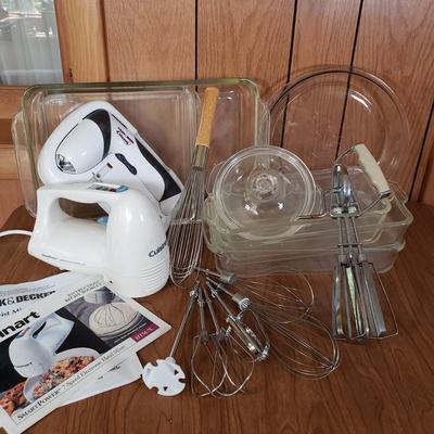 LOT 207L: Vintage Pyrex Bakeware, Cuisinart, Black & Decker and More