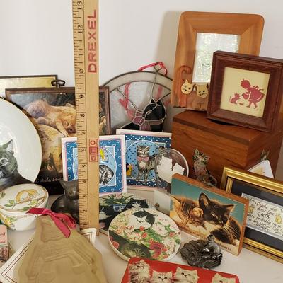 LOT 209L: Cat Lovers Lot-So Many Goodies!