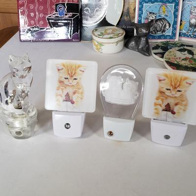 LOT 209L: Cat Lovers Lot-So Many Goodies!
