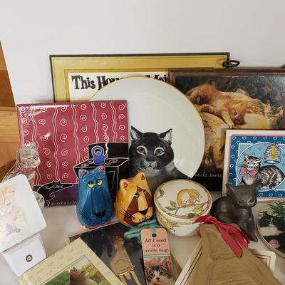 LOT 209L: Cat Lovers Lot-So Many Goodies!