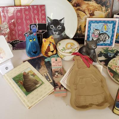 LOT 209L: Cat Lovers Lot-So Many Goodies!