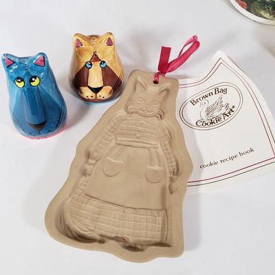 LOT 209L: Cat Lovers Lot-So Many Goodies!
